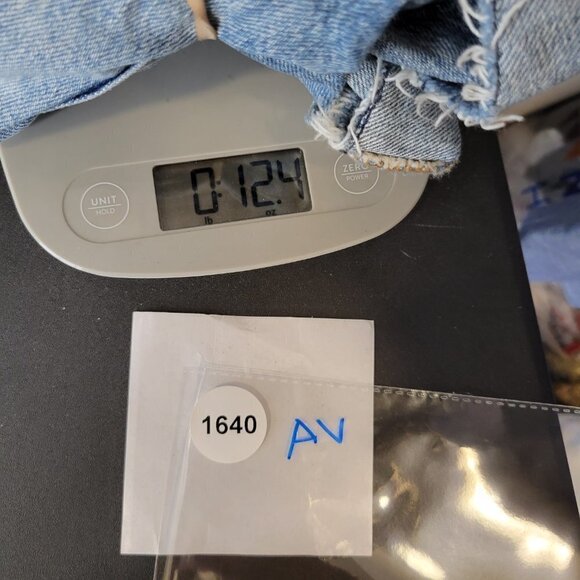 Levis Women Blue Distressed Raw Hem Hi Rise Button Fly 501 Denim Shorts Size 26 - Picture 12 of 12